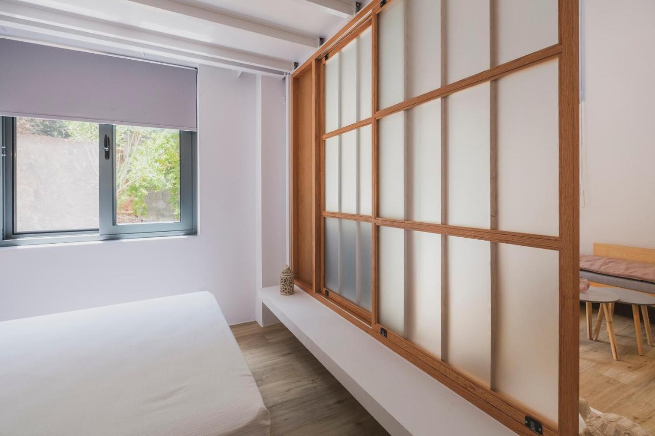 Sun-splashed Stylish Flat, Steps To Old Town La Canea